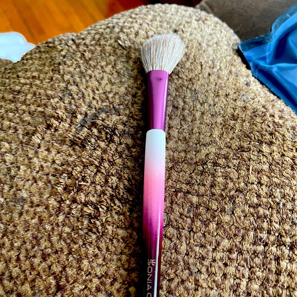 SONIA G LOTUS COLLECTION 2021 DYED/UNDIED SOKOHO DETAIL BRUSH NEW.DISC/LTD EDIT